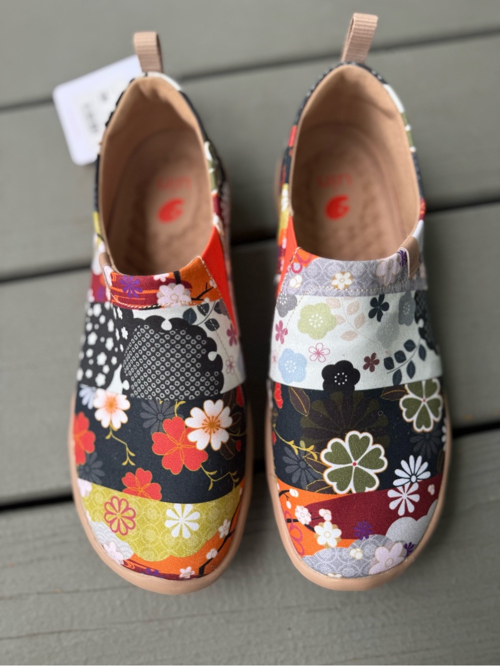 UIN Hana Canvas Shoe Tag - White Red Black